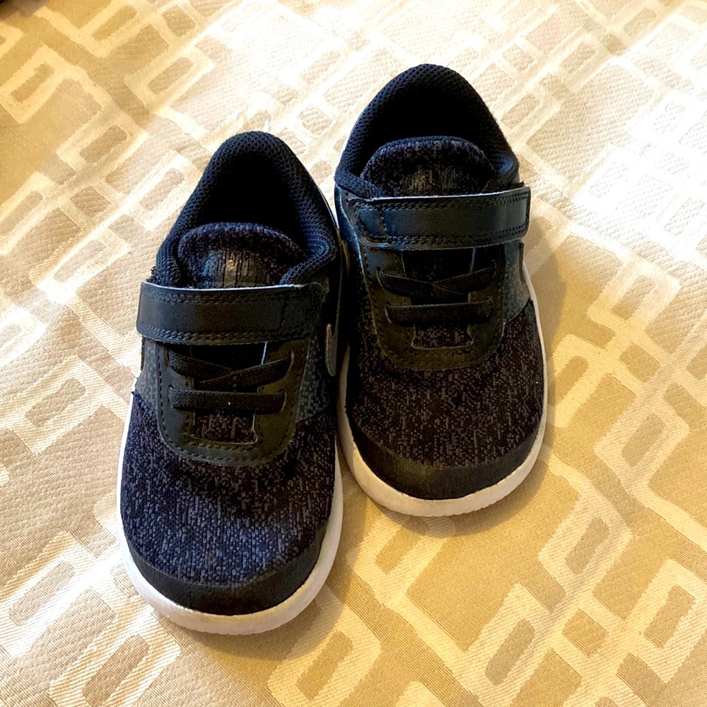 Nike tennis shoes